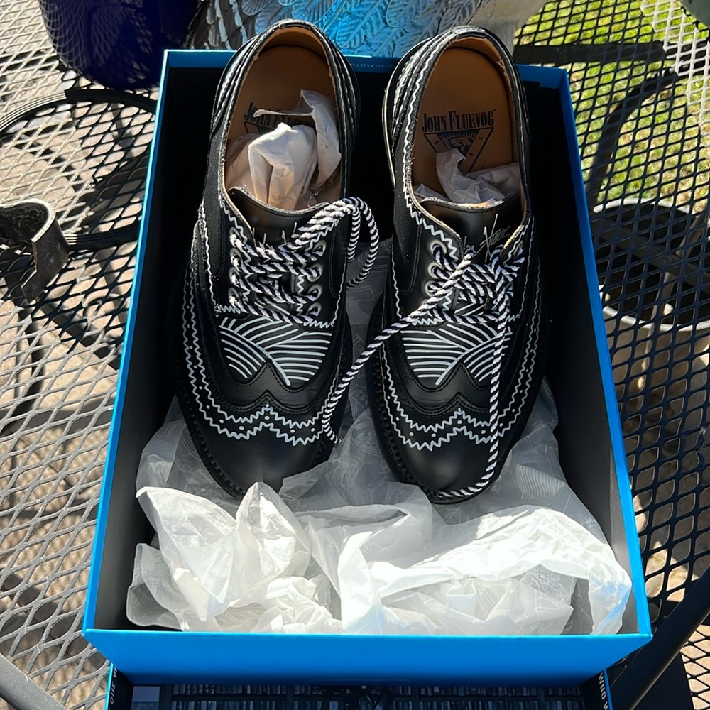 Shoes unisex, men’s five – women’s seven